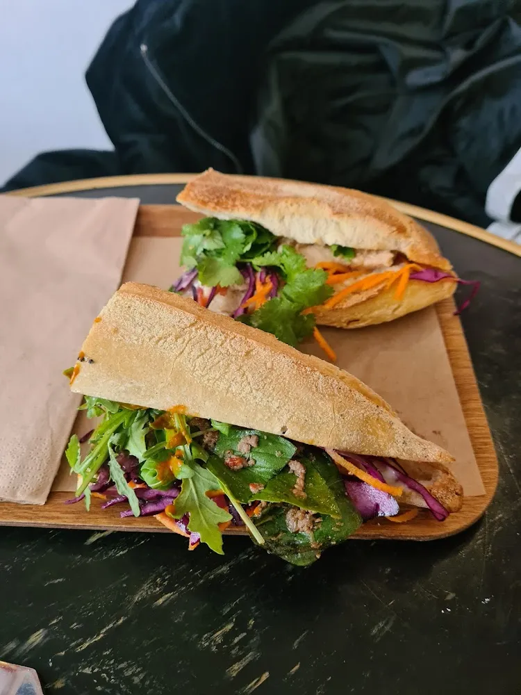 Tous les Bánh Mì Sont Composés de